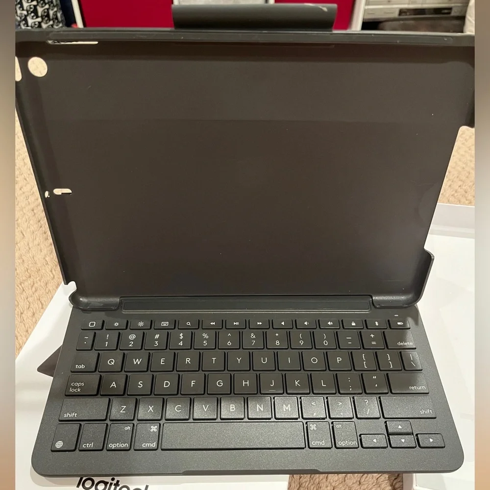 Slimfolio from Logitech keyboard and case for iPad
